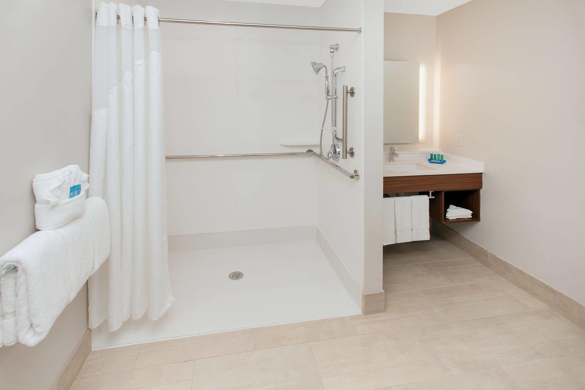 Holiday Inn Express & Suites - Sterling Heights-Detroit Area By Ihg Ngoại thất bức ảnh